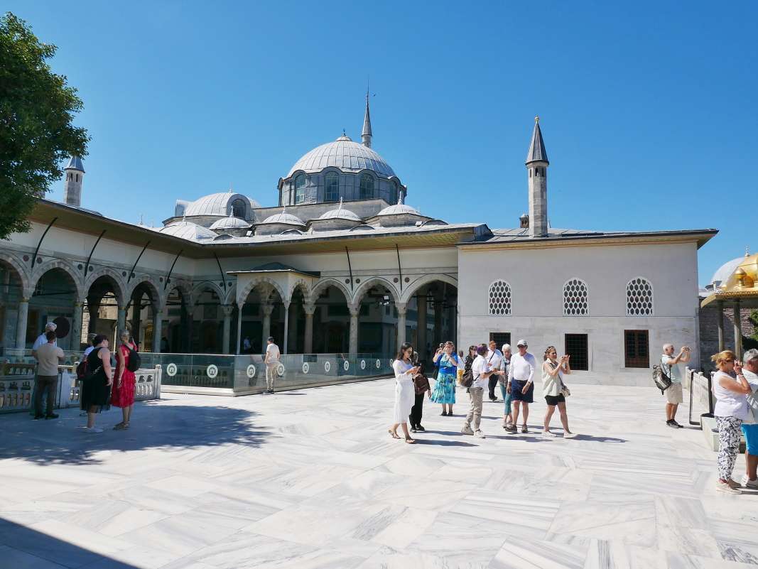 Topkapi - 4. nádvorie, Iftarin pavilón, vpravo Pavilón obriezky