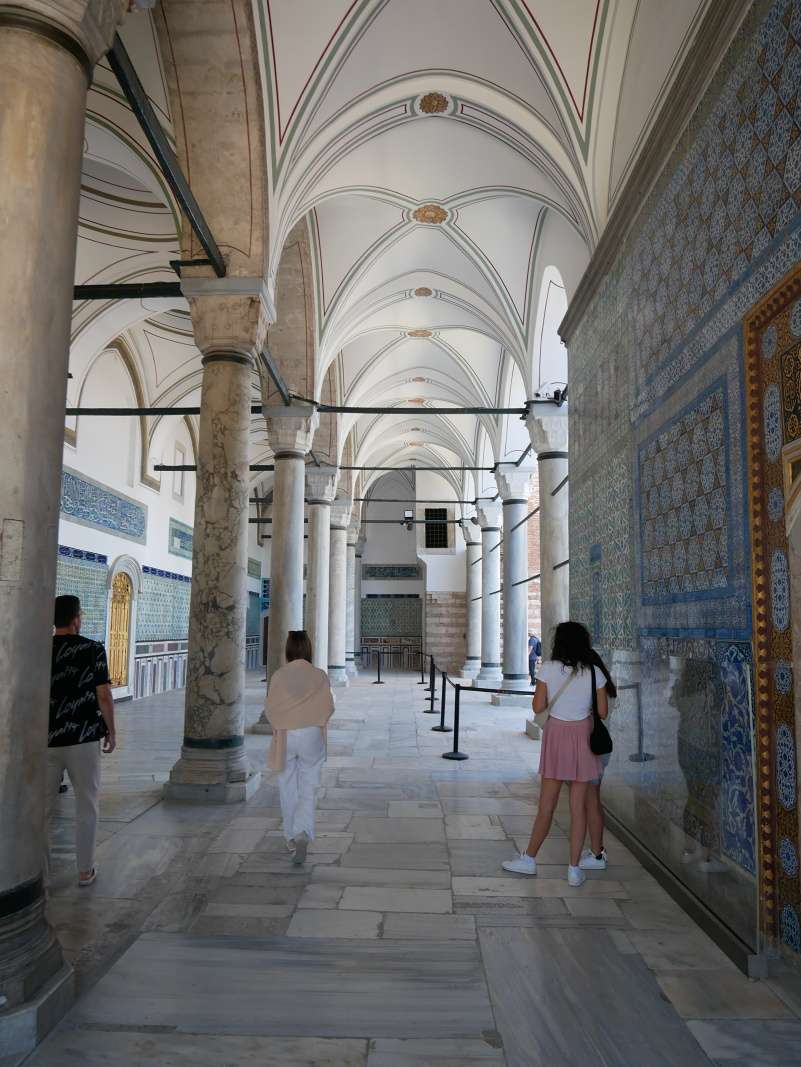 Topkapi - 4. nádvorie, Iftarin pavilón, vpravo Pavilón obriezky