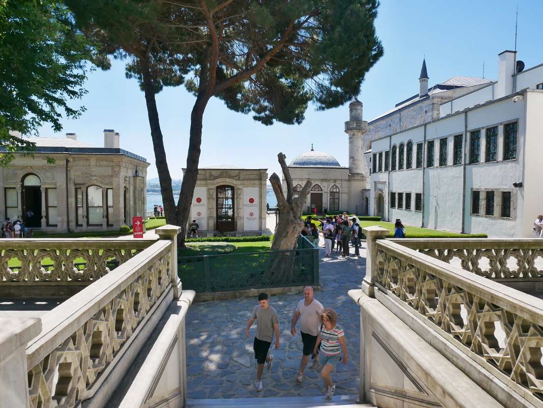 Topkapi - 4. nádvorie, vľavo Pavilón Mecidiye