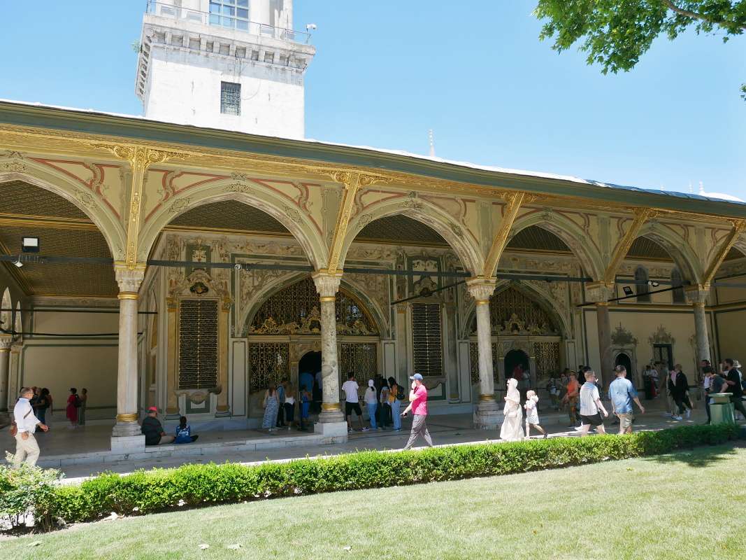 Topkapi - 2. nádvorie, Divan - zasadacie miesto vezírskej rady