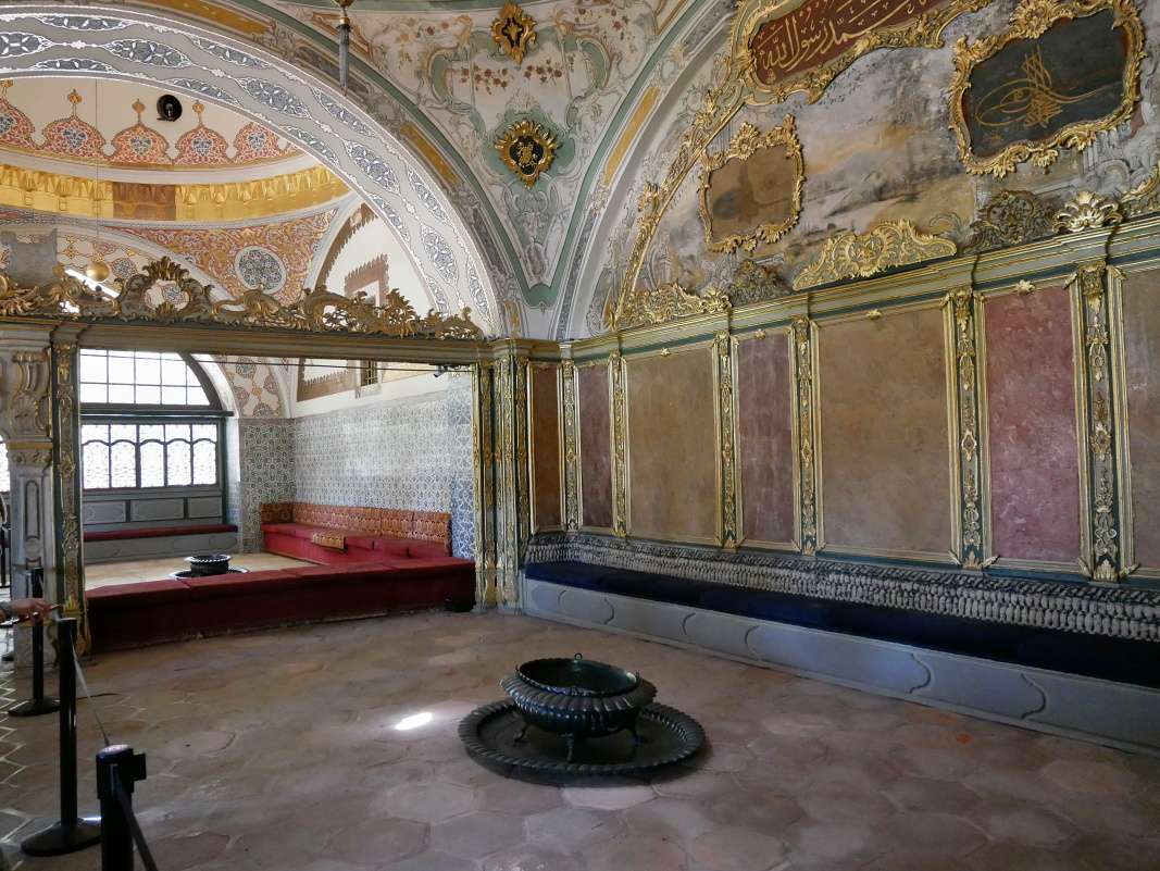 Topkapi - 2. nádvorie, Divan - zasadacie miesto vezírskej rady