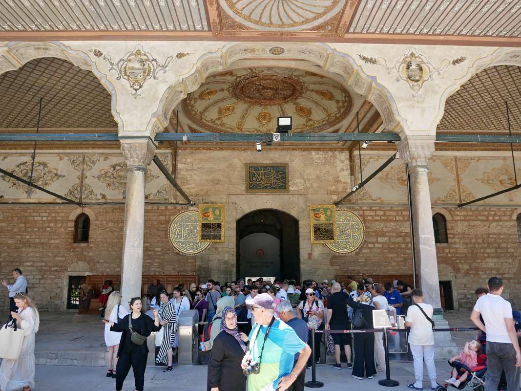 Topkapi - 2. nádvorie, Brána pozdravu