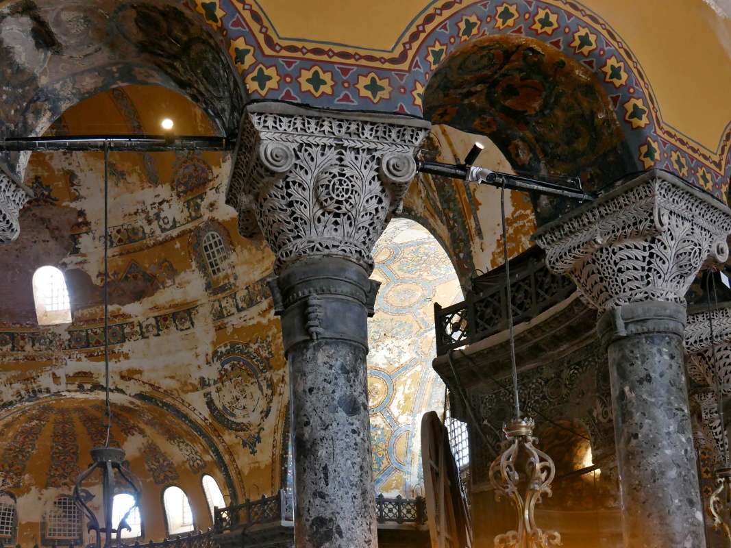 Hagia Sofia - pricjádzam do zadnej časti