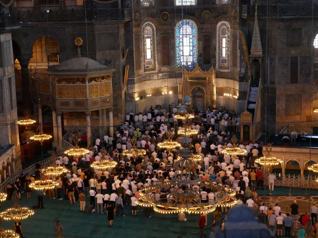 Hagia Sofia - prebieha modlitba