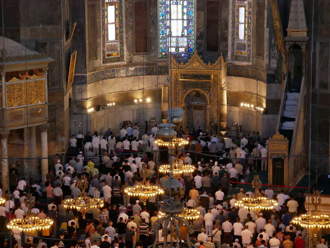Hagia Sofia - prebieha modlitba