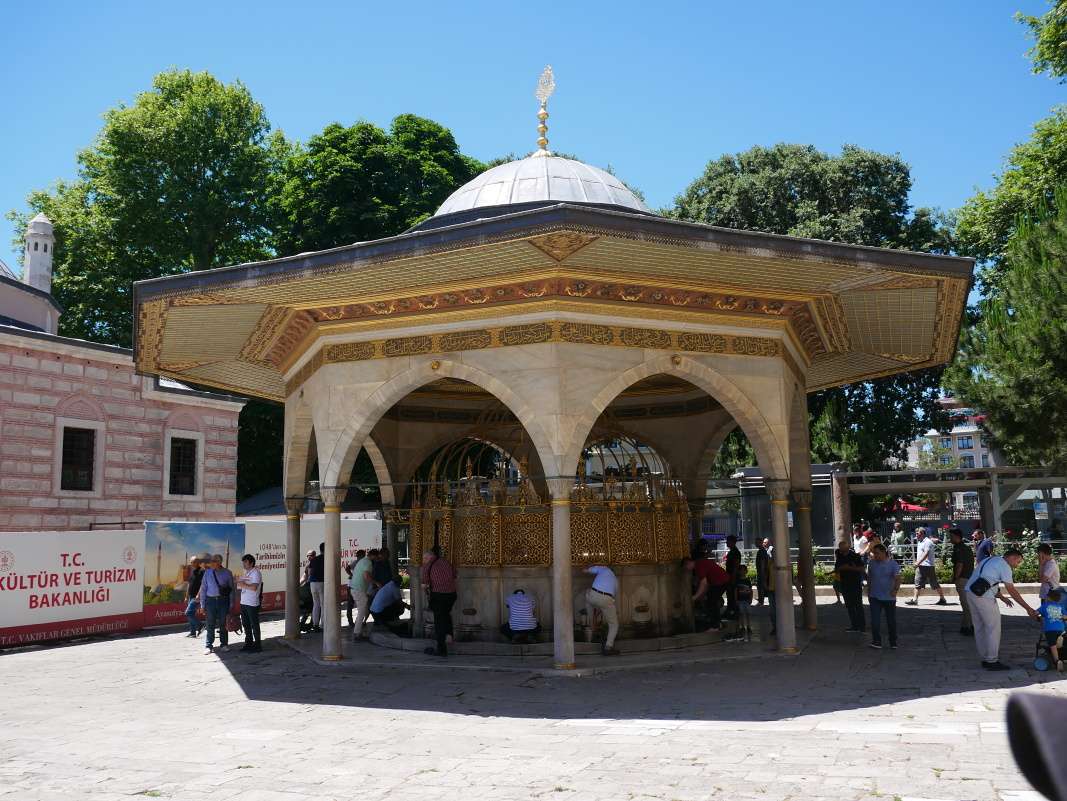 Hagia Sofia - očistný rituál pred vstupom do mešity