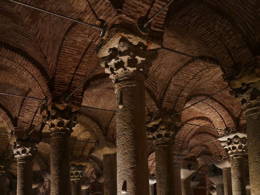 Bazilika Cisterna - korintské stĺpy