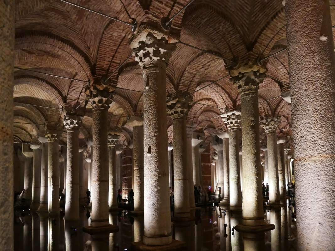 Bazilika Cisterna - korintské stĺpy