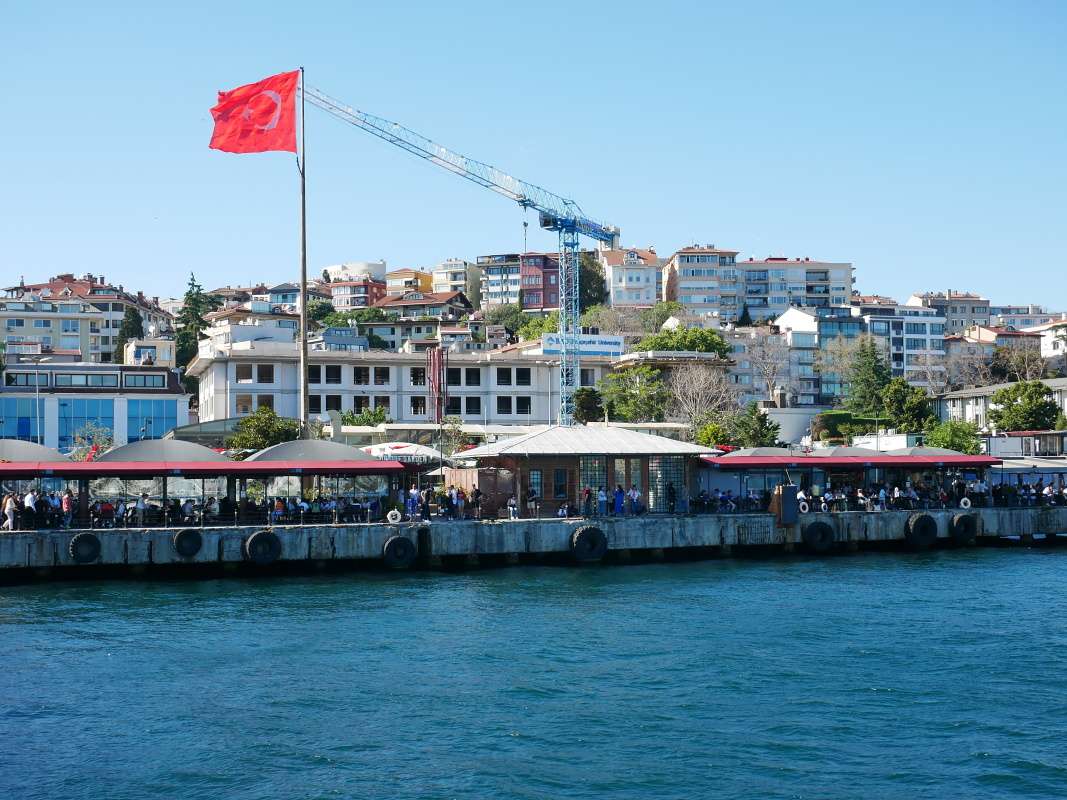 Na nábreží je rušno