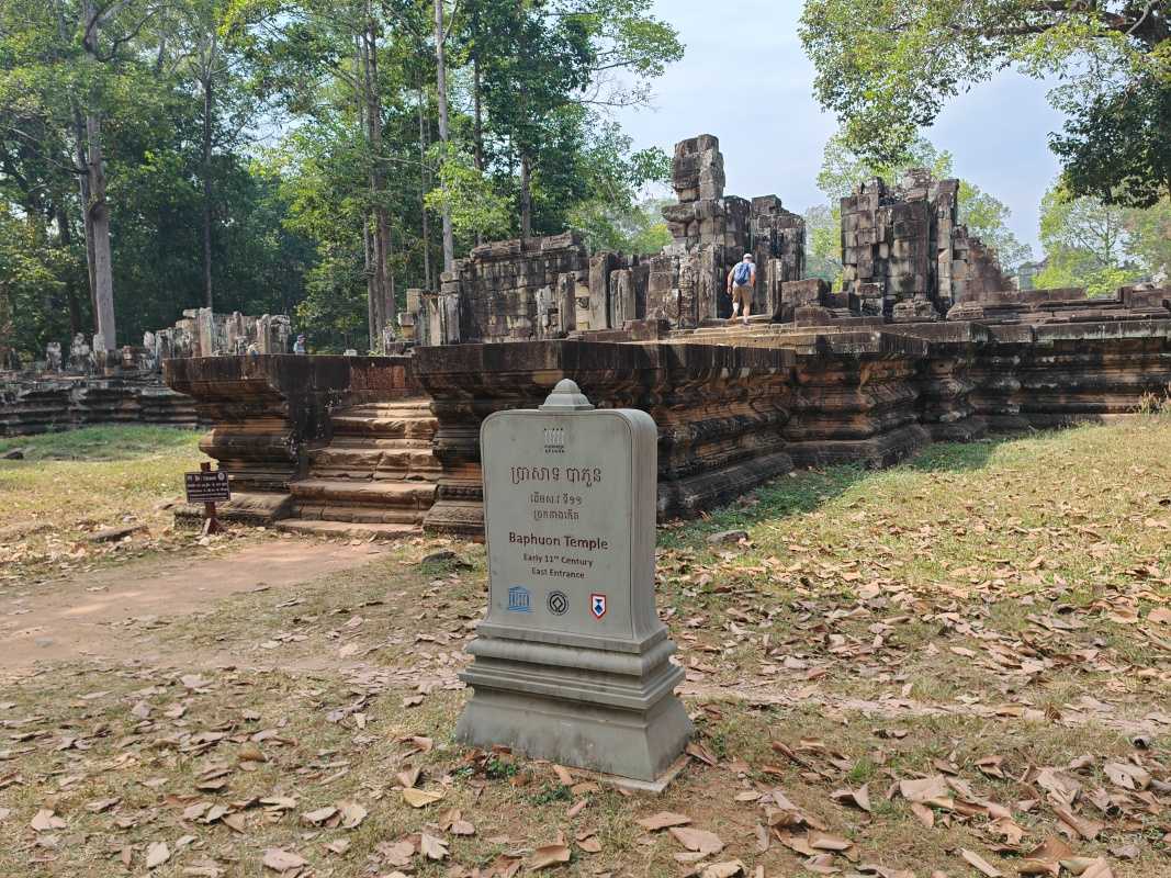 Chrám Baphoun - ďalej sme nešli, škoda, je veľký, hoci to tak nevyzeralo