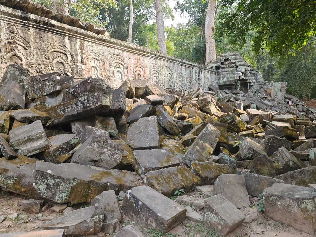 Ta Prohm - za múrom
