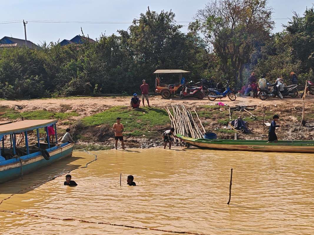 Plavíme sa po prítoku Tonlé Sap