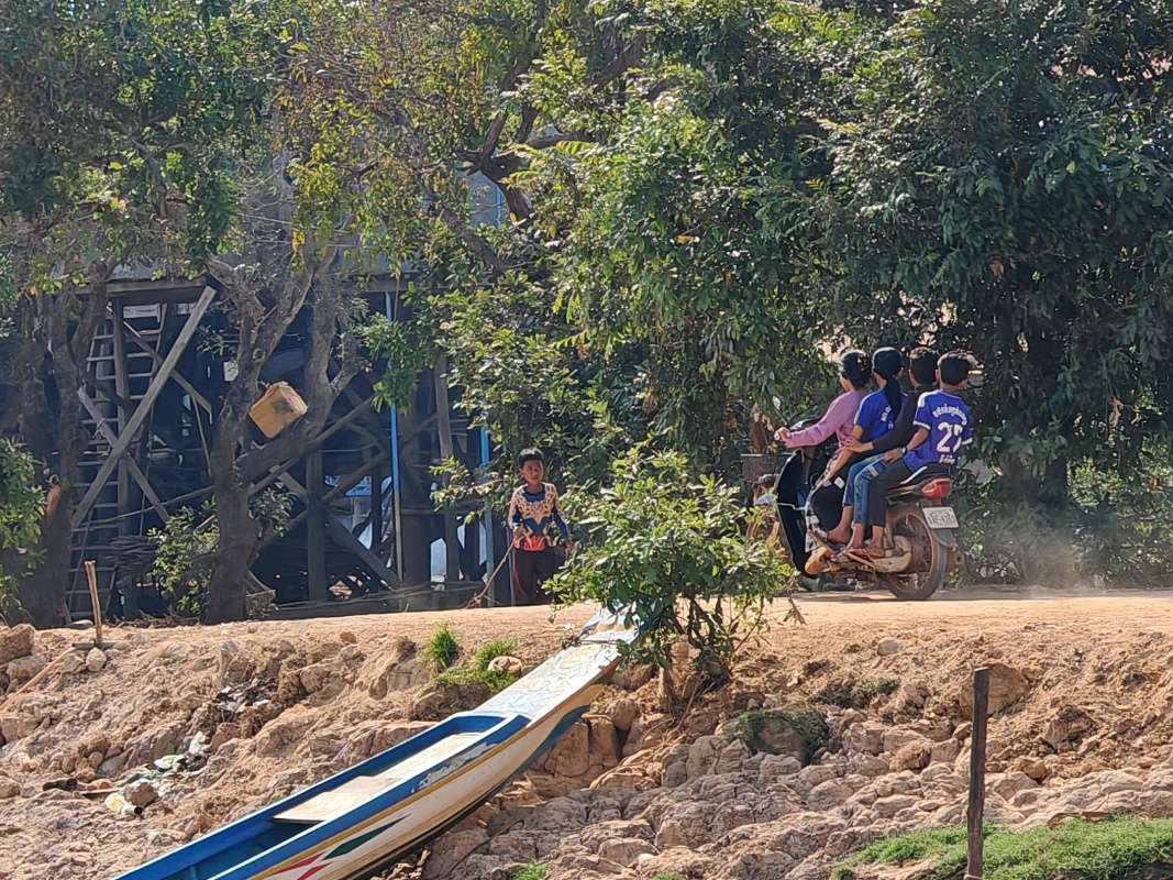 Plavíme sa po prítoku Tonlé Sap