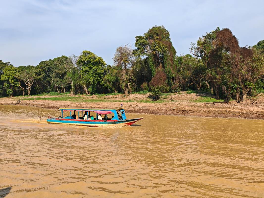 Pokračujeme v plavbe na Tonlé Sap