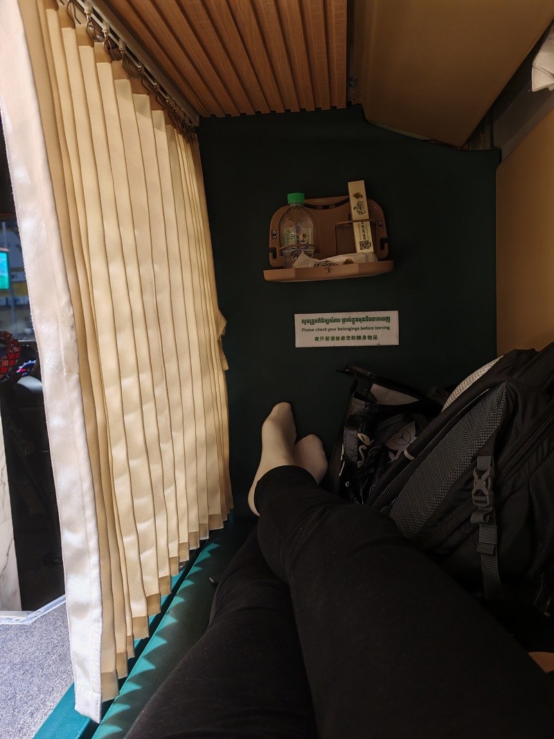 V ležadlovom autobuse do Sihanoukville