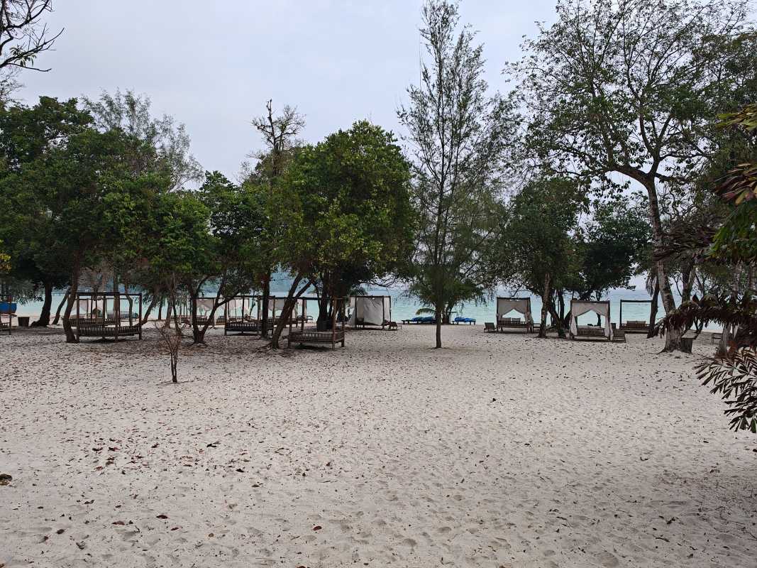 Sobota - idem na raňajky, je zamračené, teplo a vlhko