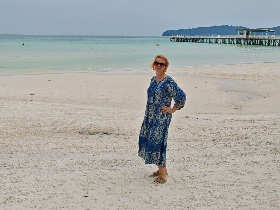 Začínam prechádzku po pláži Koh Rong Sanloem