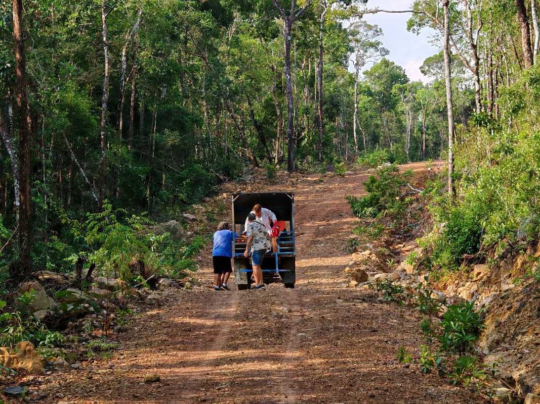 A už aj vystupujeme pred kopcom :)