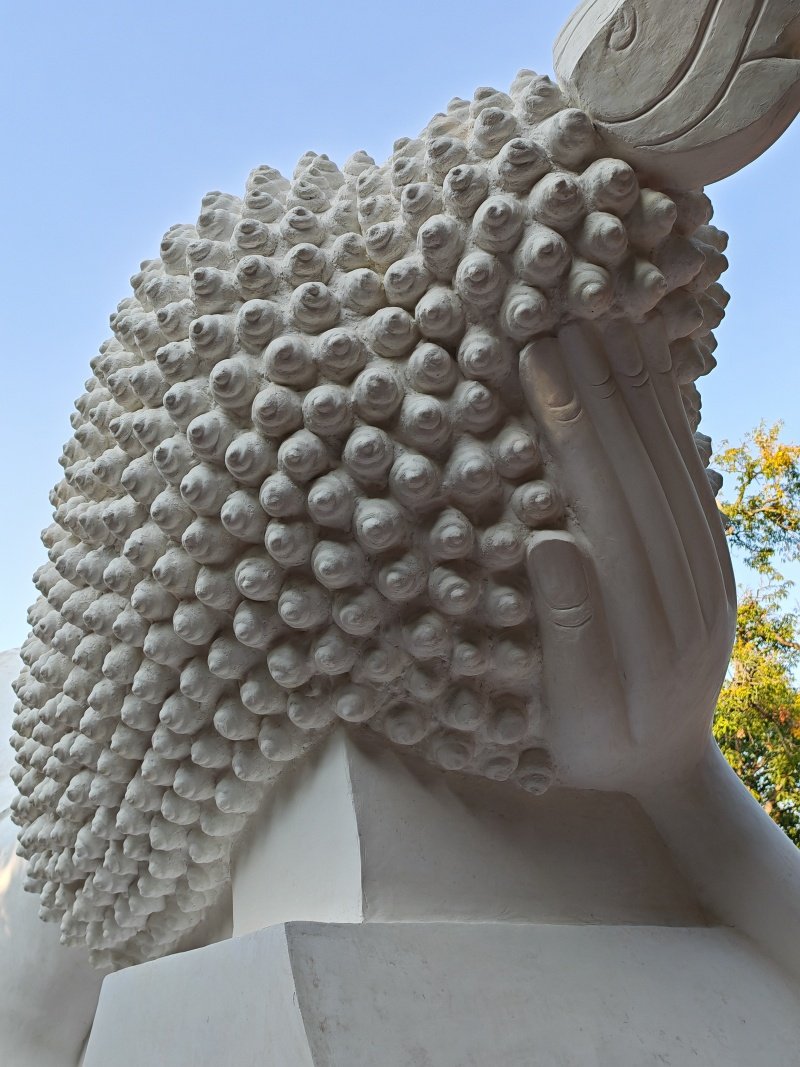 Wat Yai Chai Mongkhon - ležiaci Budha