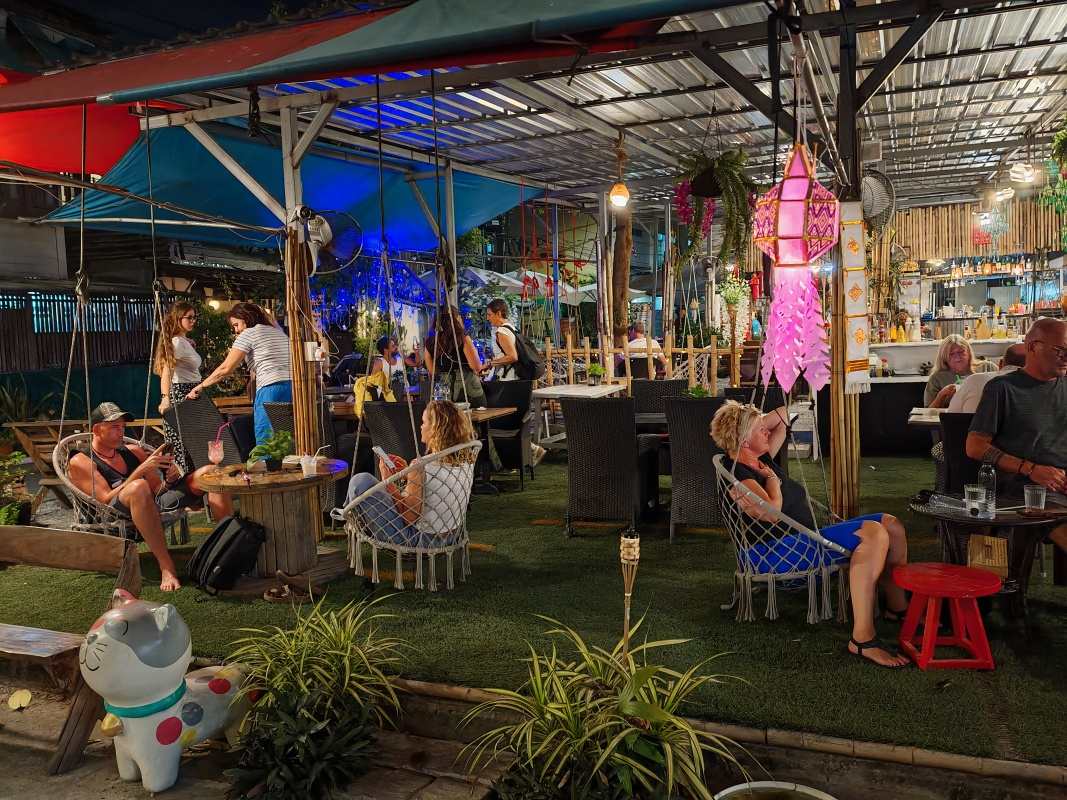 Ideme na večeru pri hoteli