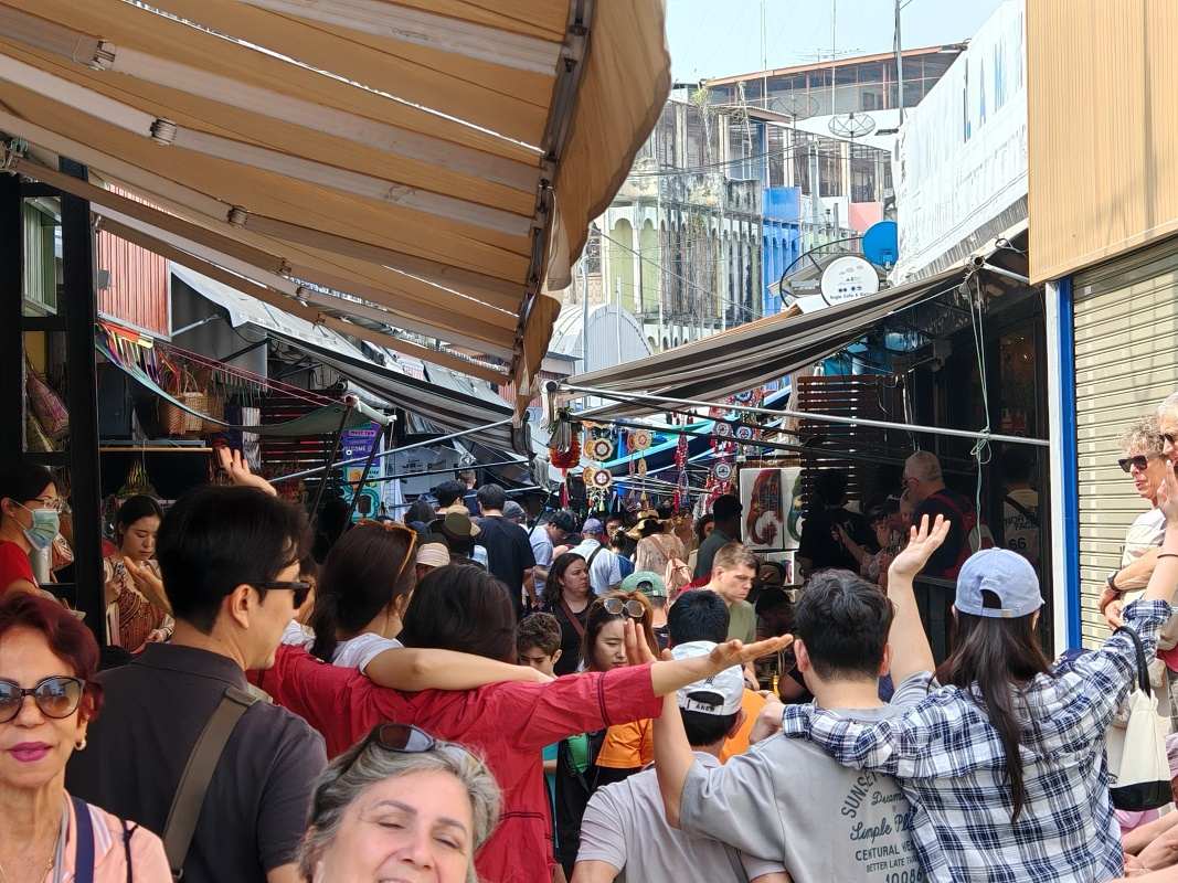 Maeklong Railway Market