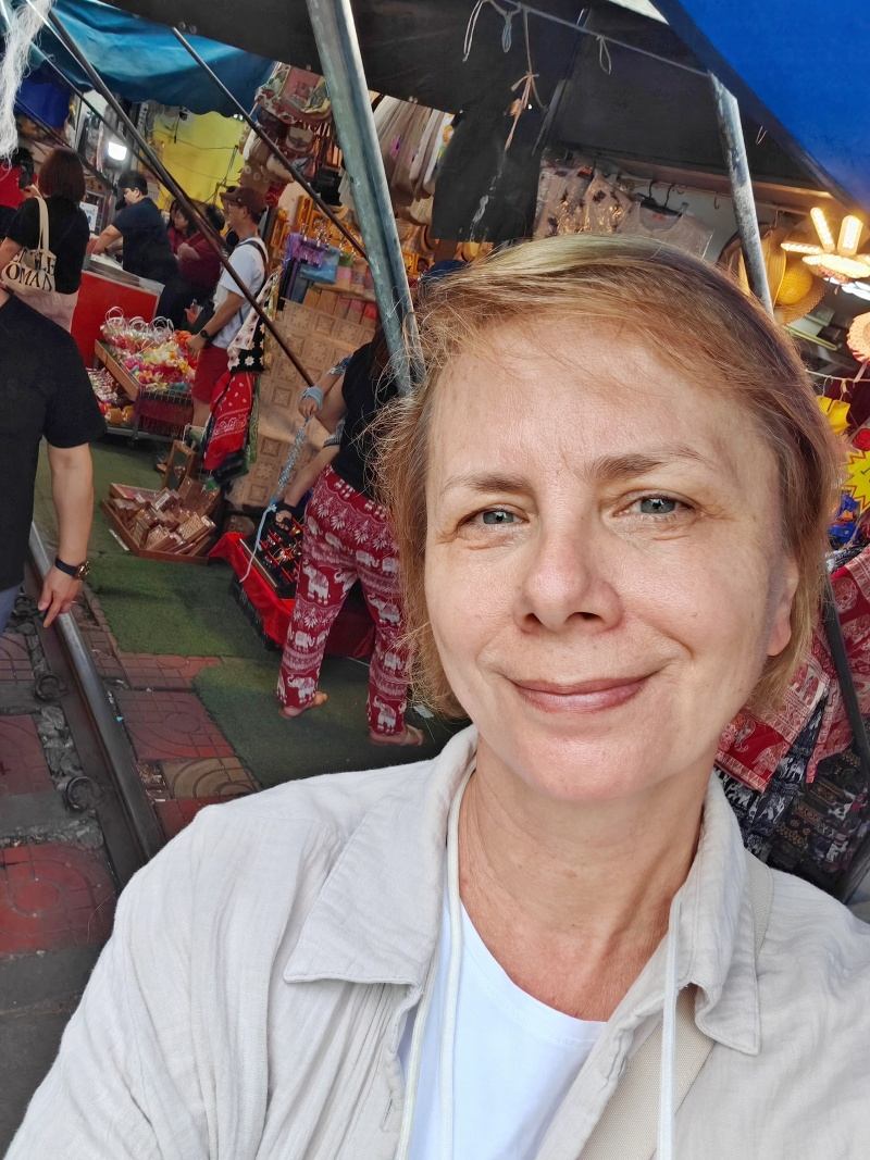 Maeklong Railway Market