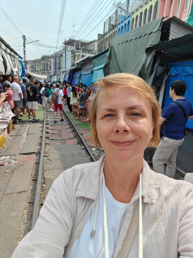 Maeklong Railway Market