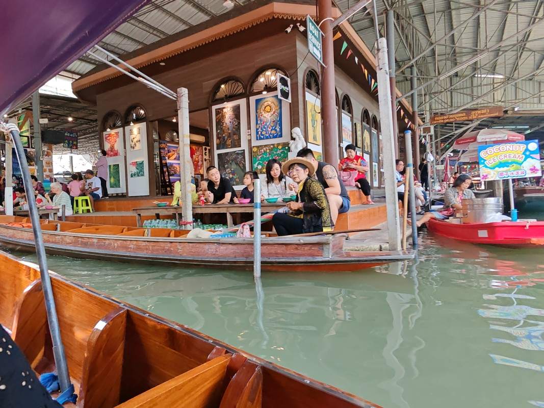 Damnoen Saduak Floating Market