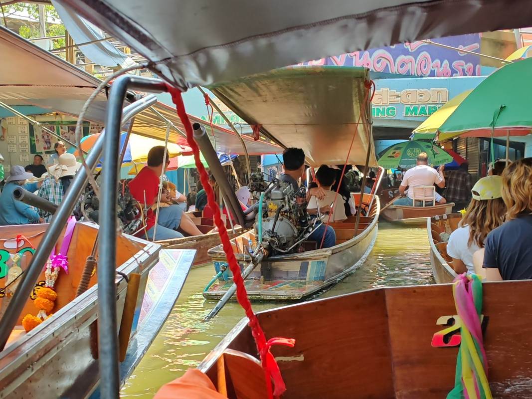Damnoen Saduak Floating Market - nástupný kanál, po prvom kolečku plnší, ale v pohode