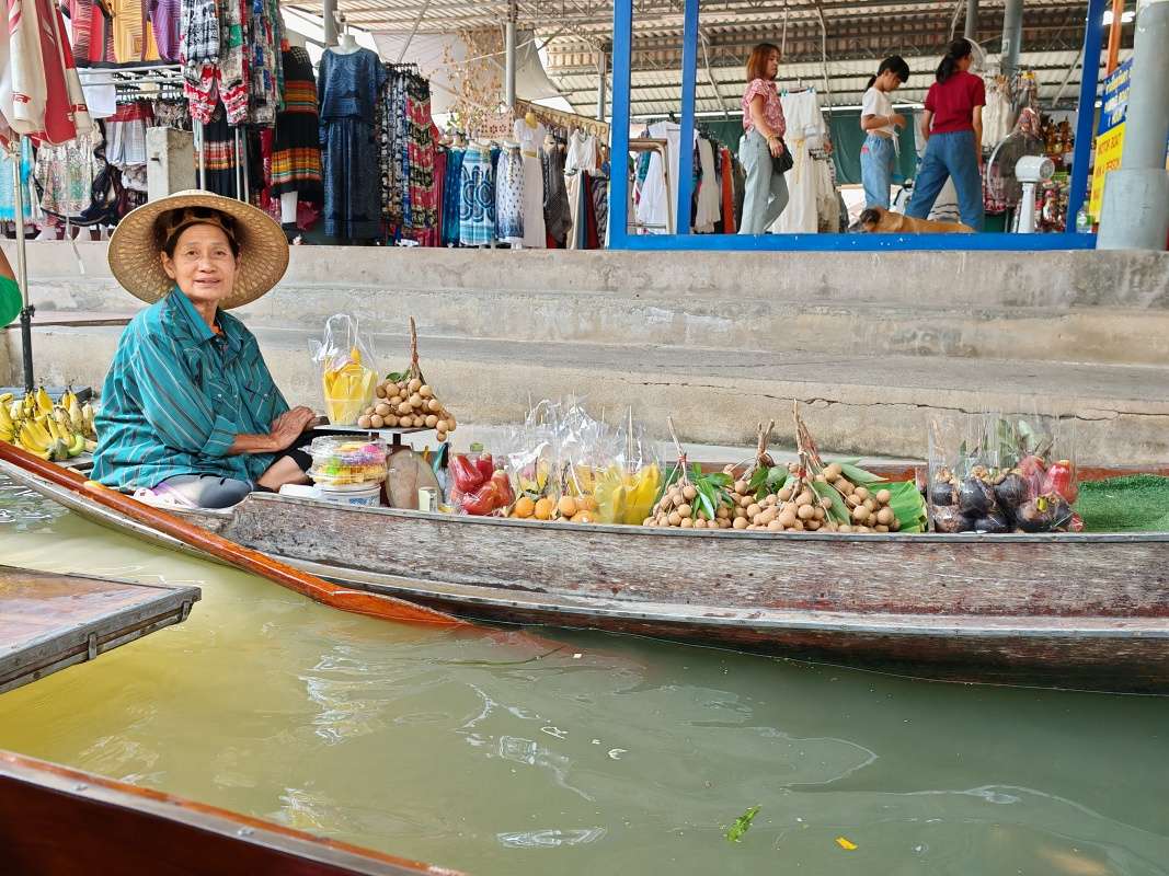 Damnoen Saduak Floating Market - zápcha po porvom kolečku bola krátka