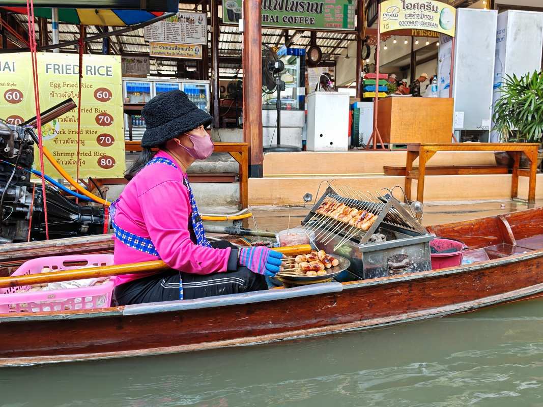 Damnoen Saduak Floating Market