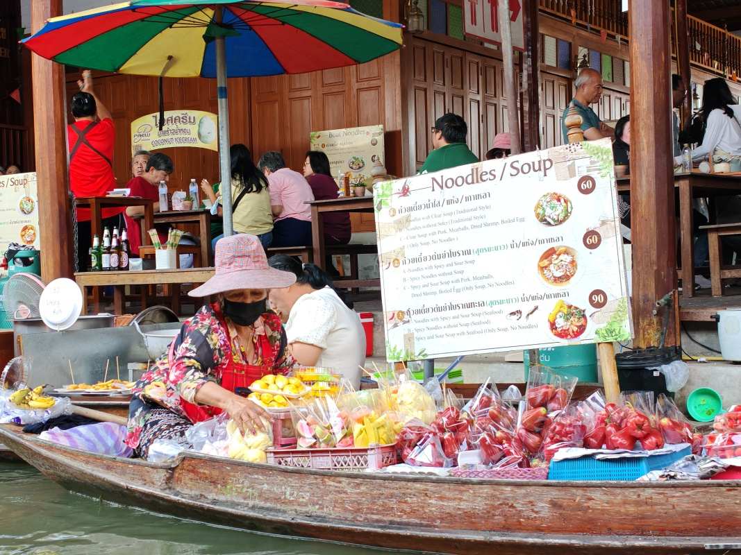 Damnoen Saduak Floating Market