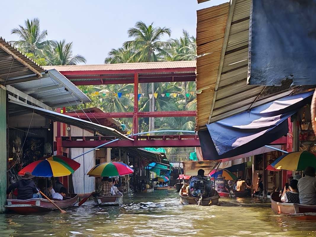 Damnoen Saduak Floating Market