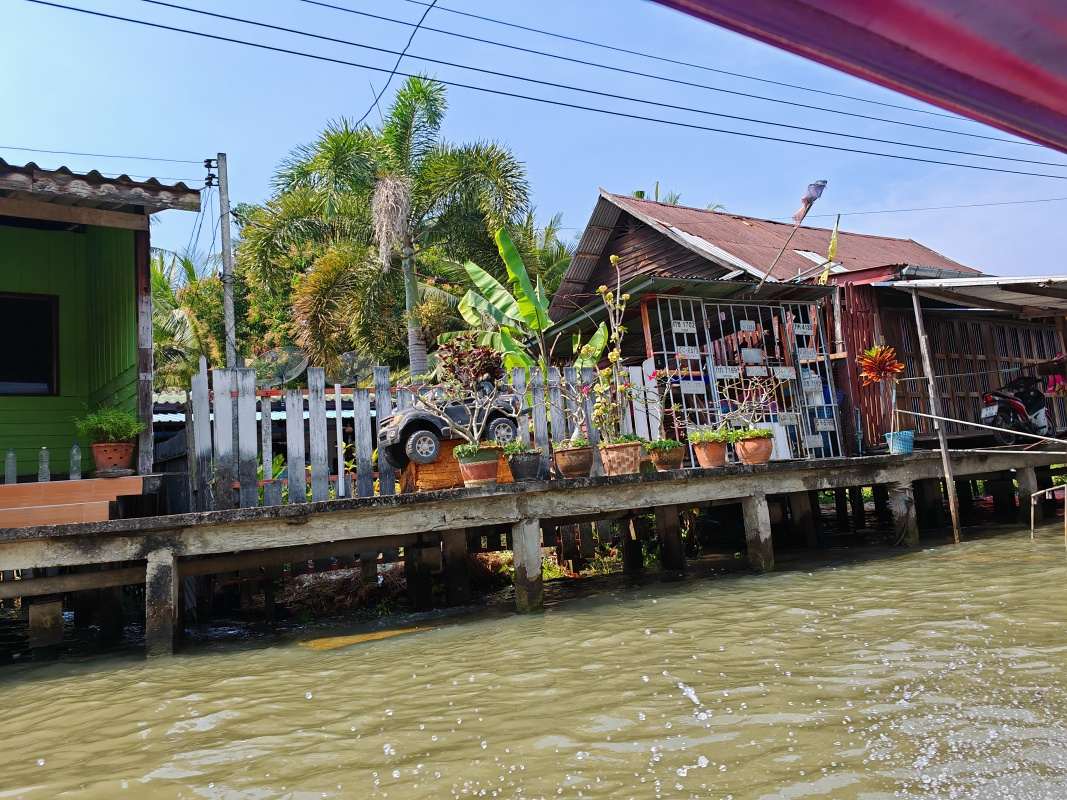 Damnoen Saduak Floating Market