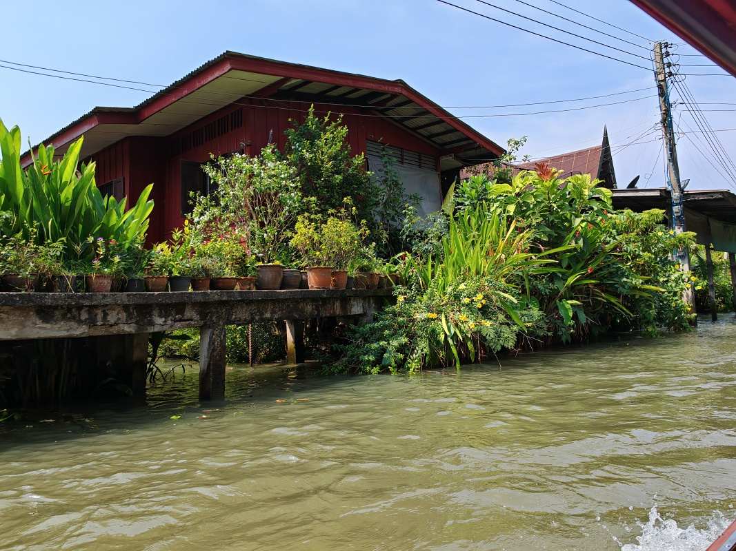 Damnoen Saduak Floating Market