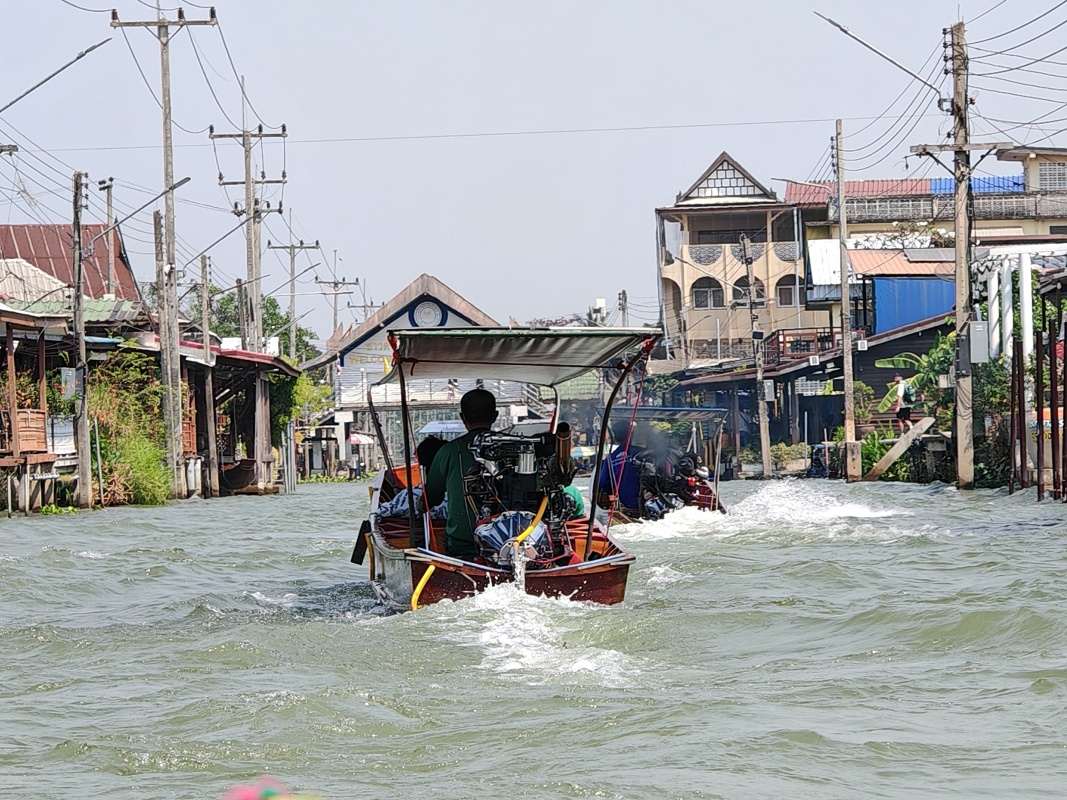 Damnoen Saduak Floating Market