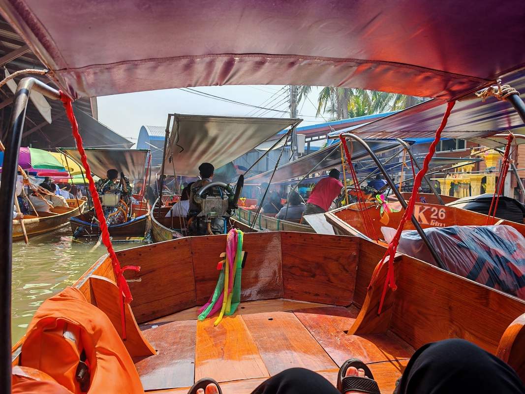Damnoen Saduak Floating Market - a začína zápcha