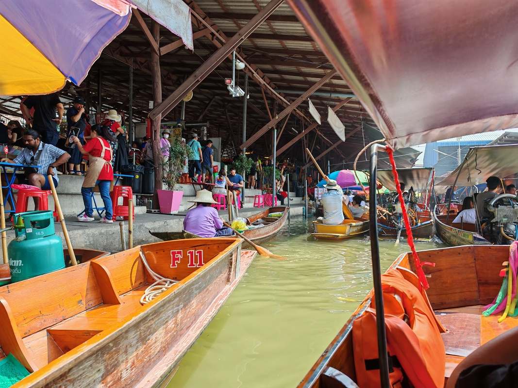 Damnoen Saduak Floating Market