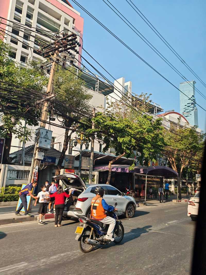 Už vidíme mrakodrap King Power Mahanakhon