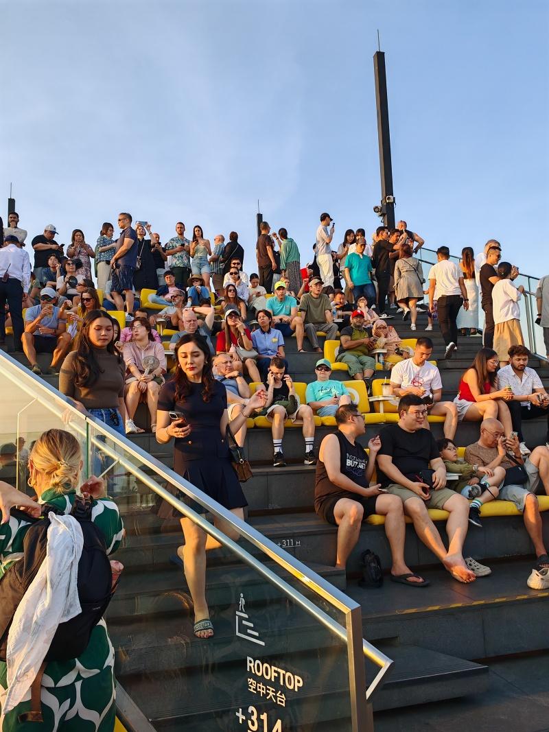 King Power Mahanakhon - idem tam hore, do 341m :)