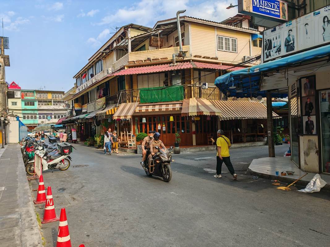 Pred hotelom Nouvo City Hotel