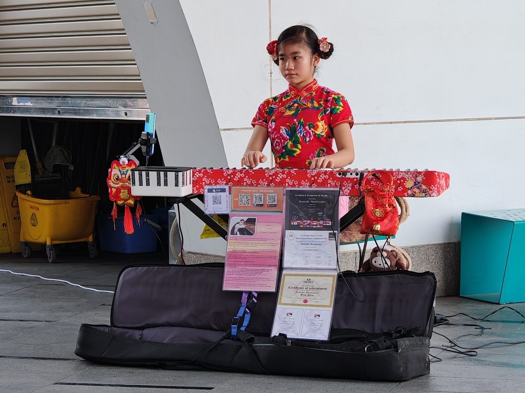 MBK Center - diev4inka kr8sne hrala