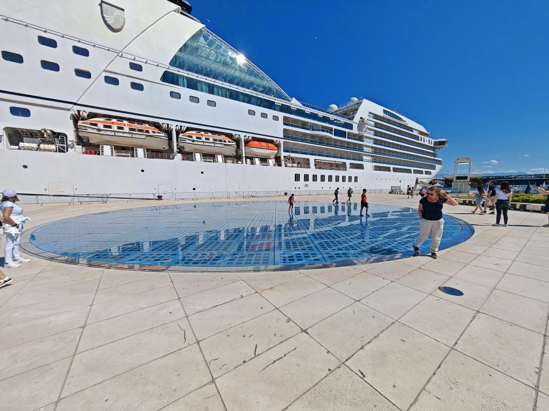 Pozdrav slnku, takto cez deň nevynikne ...