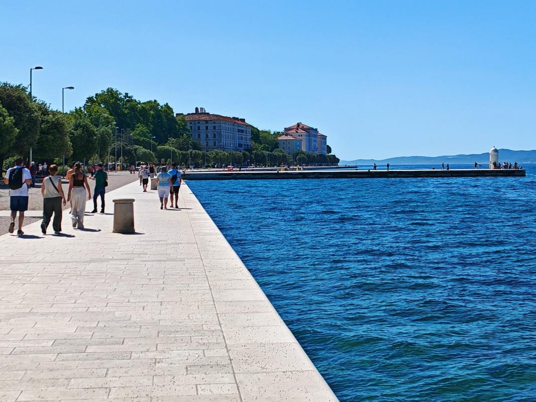 Po pobreží k ubytovaniu