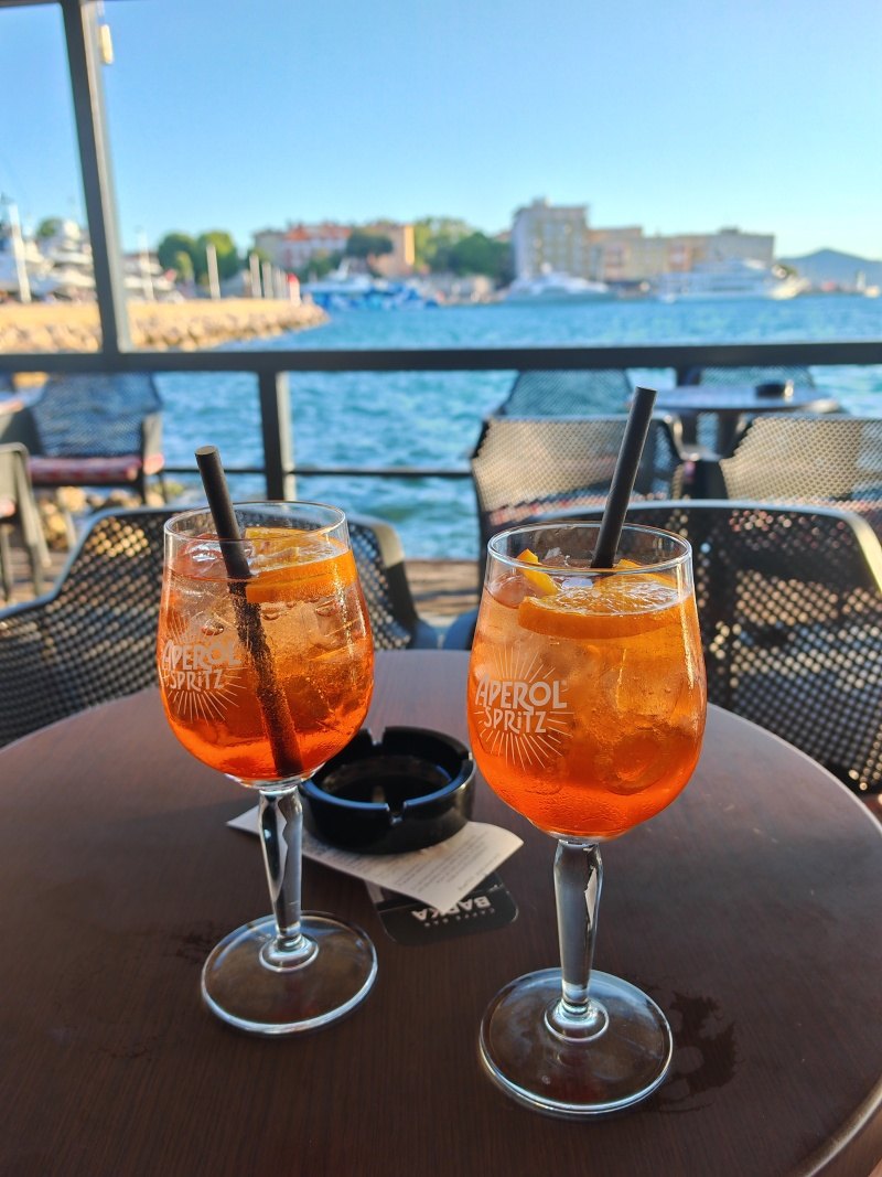 Oddych pri aperol spritze