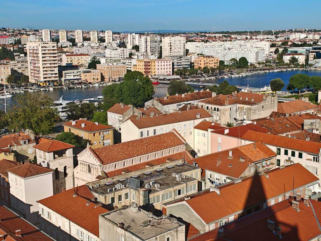 Veža kostola sv. Anastázie - Prístav a peší most