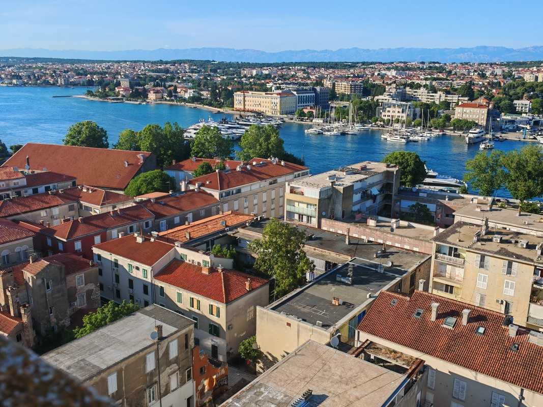 Veža kostola sv. Anastázie - Prístav a pevnina