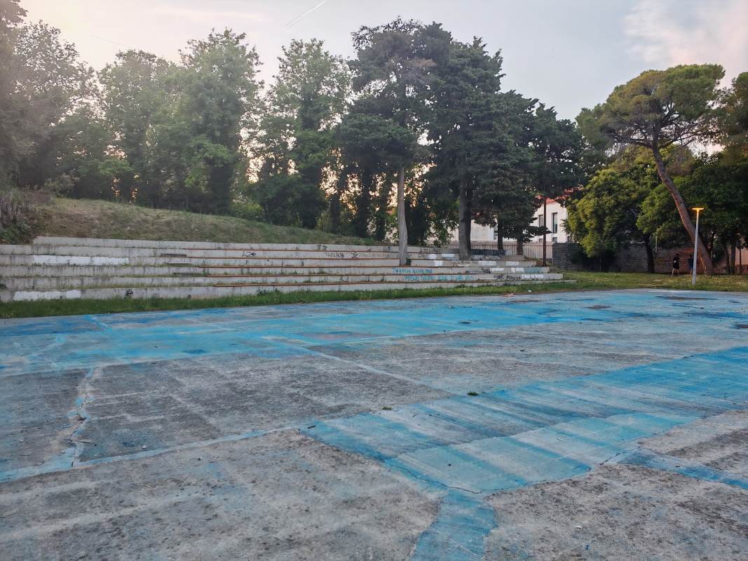 Park na hradbách smerom k moru