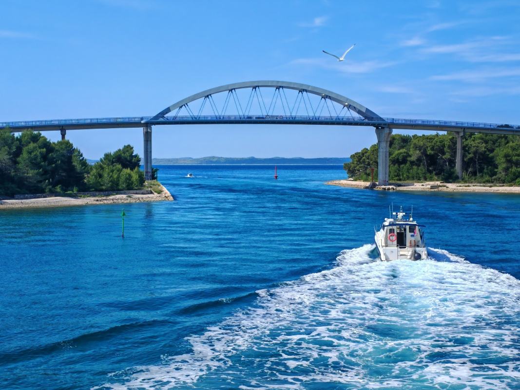 Most Ždrelac - medzi ostrovmi Ugljan a Pašman