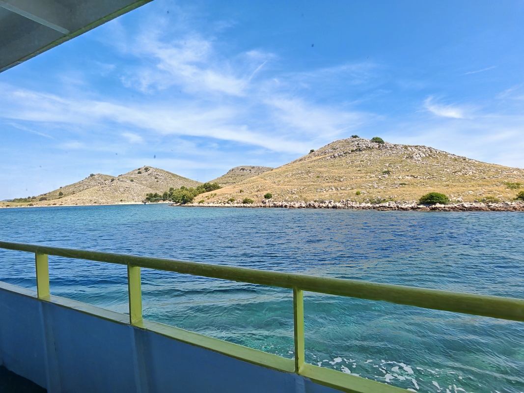 Ostrov Telaščica, vpravo